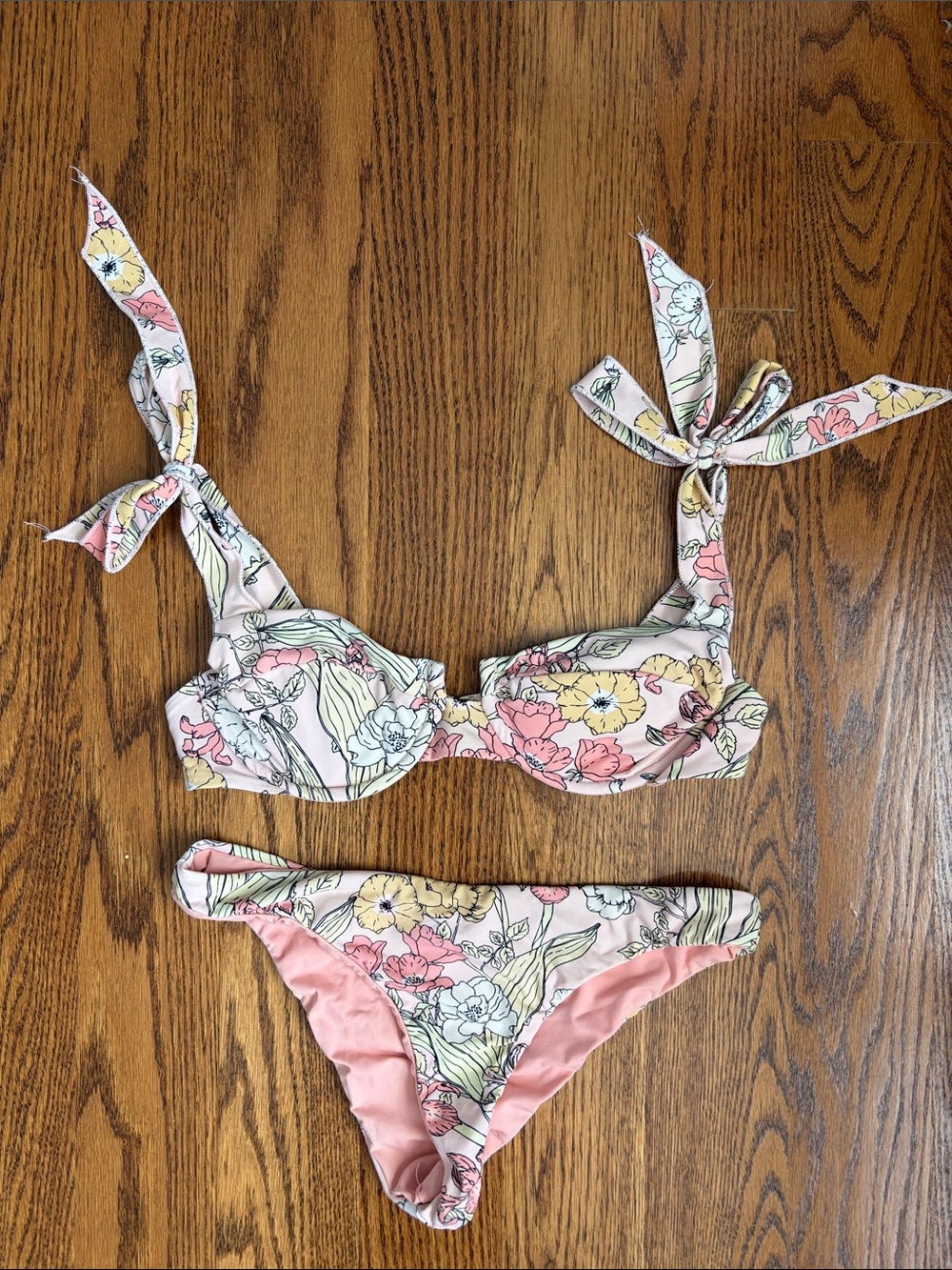 Dippin' Daisy's Pink Pastel Floral Tie-Shoulder Bikini Size Small